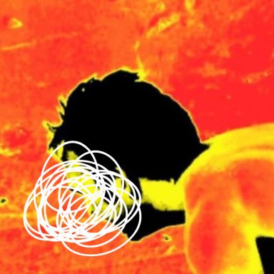 Selbstportrait, Fotografie, 20x20 cm, 2008 Kopf einer Person auf leuchtend rotem Hintergrund mit weißem Wirbel.